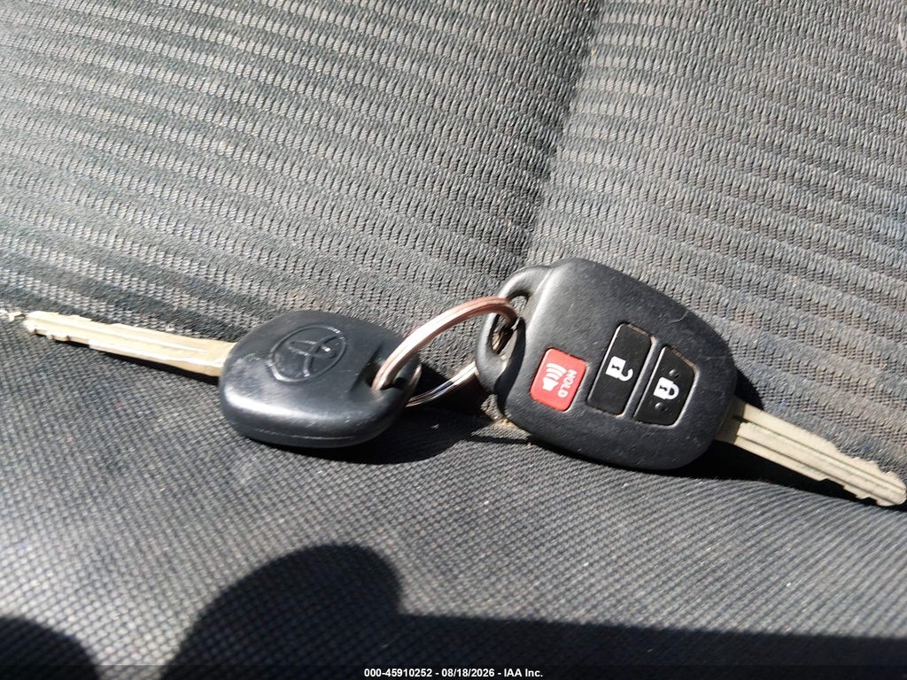 2017 Toyota RAV4 LE photo 11