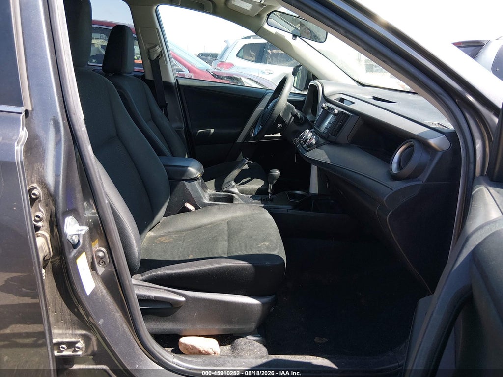 2017 Toyota RAV4 LE photo 5