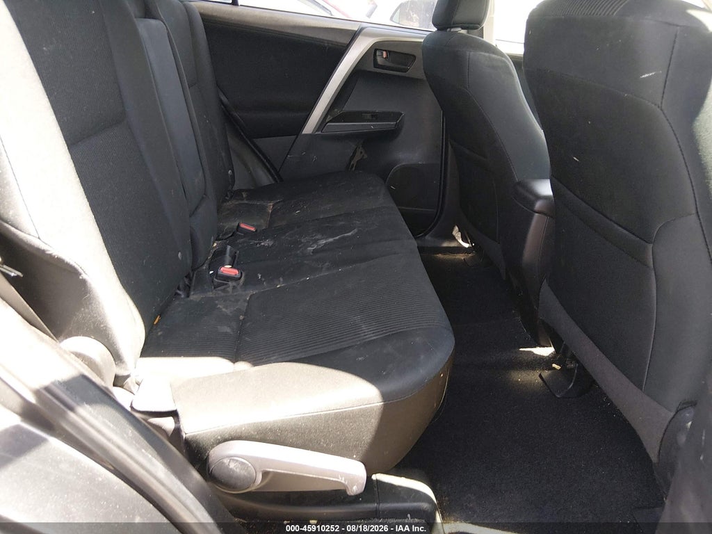 2017 Toyota RAV4 LE photo 8