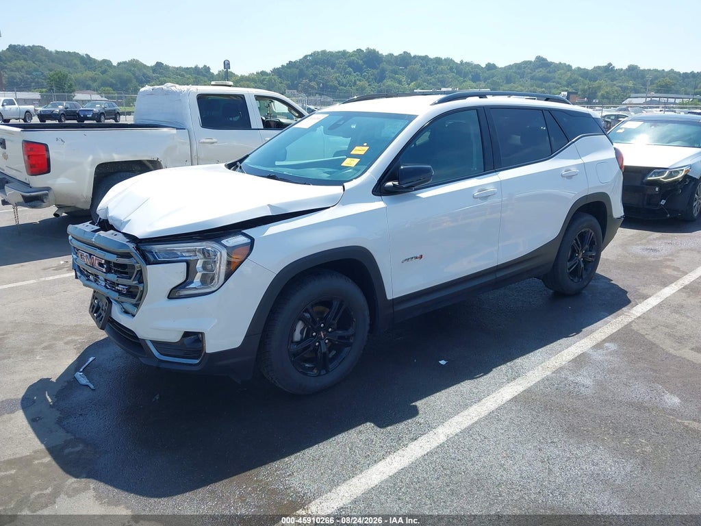 2023 GMC Terrain AWD AT4 photo 2