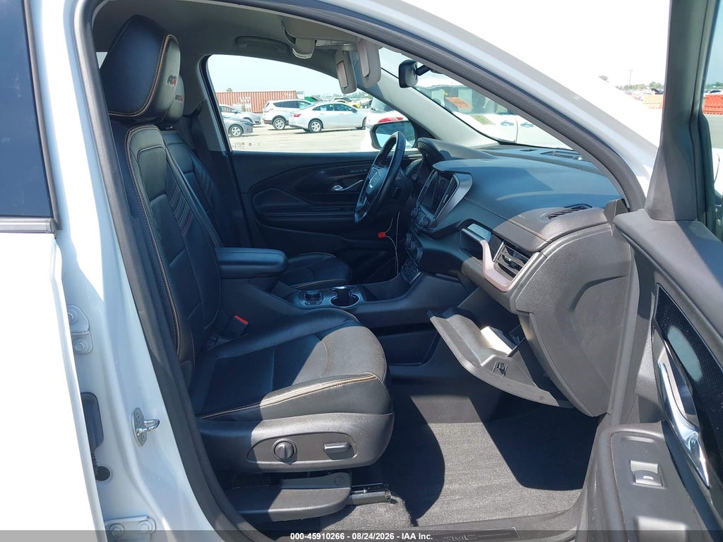 2023 GMC Terrain AWD AT4 photo 5