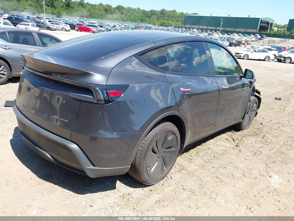 2026 Tesla Model Y photo 4