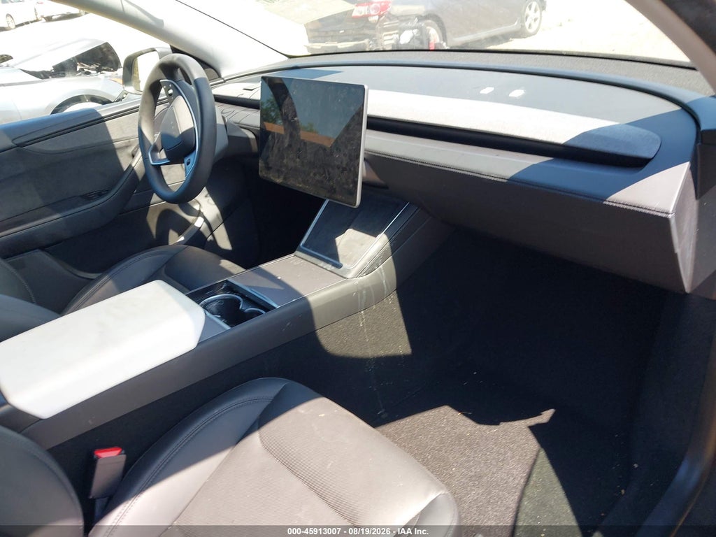 2026 Tesla Model Y photo 5
