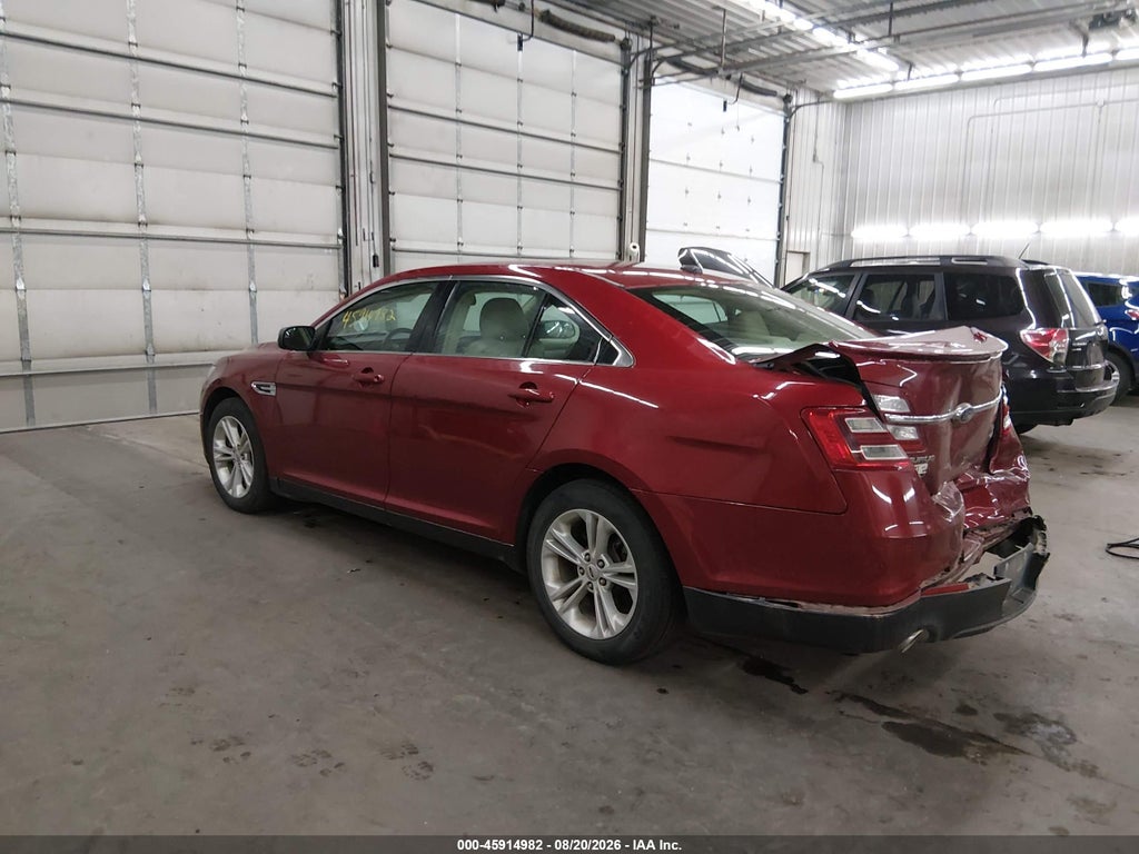 2015 Ford Taurus SEL photo 3