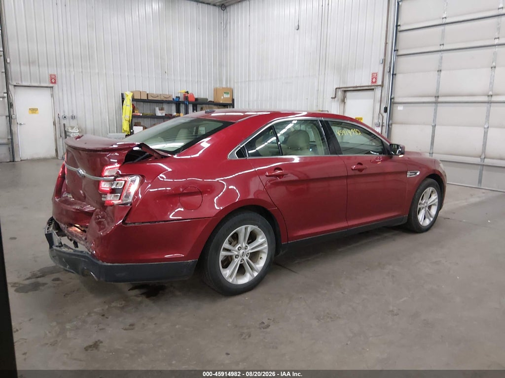 2015 Ford Taurus SEL photo 4