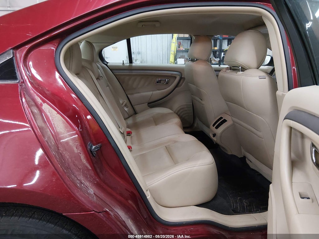 2015 Ford Taurus SEL photo 8
