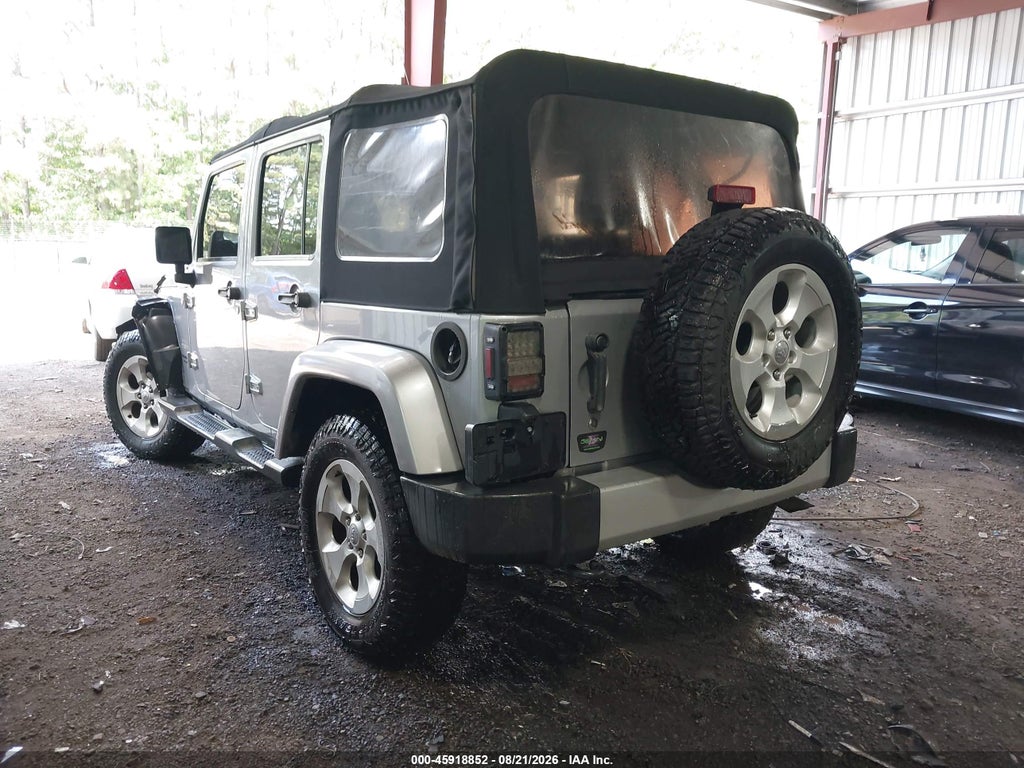 2013 Jeep Wrangler Unlimited Sahara photo 3