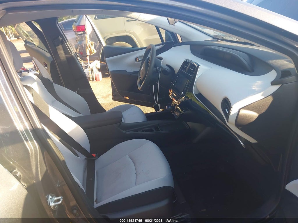 2020 Toyota Prius LE AWD-E photo 5