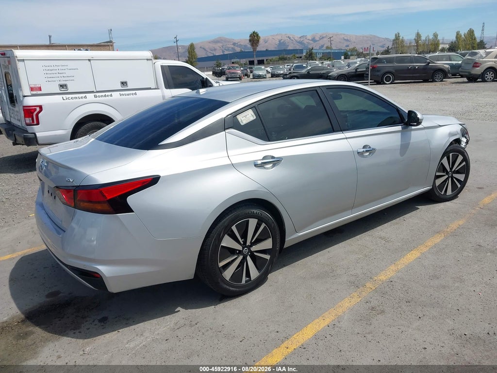 2021 Nissan Altima SV FWD photo 4