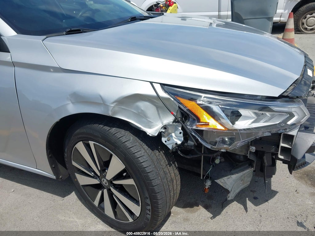 2021 Nissan Altima SV FWD photo 6
