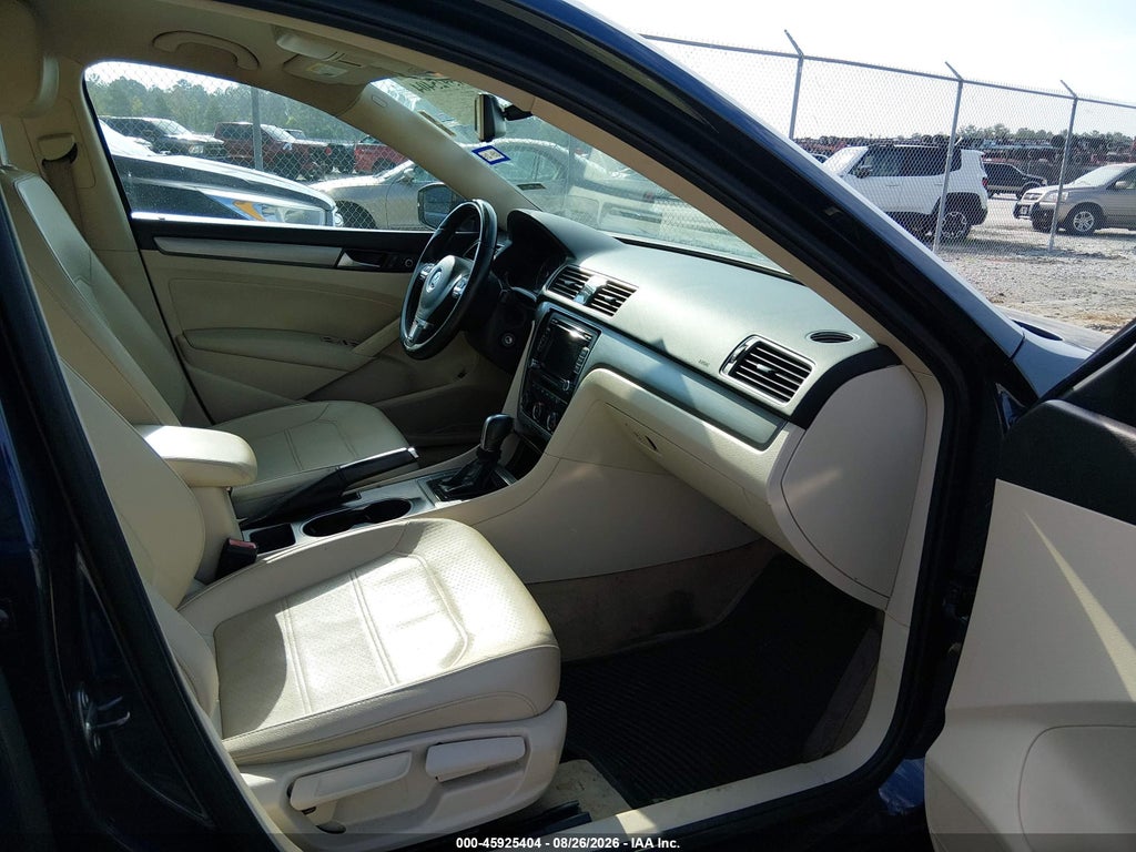 2014 Volkswagen Passat 1.8T SE photo 5