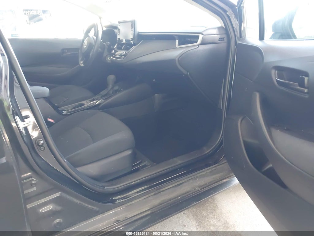 2022 Toyota Corolla LE photo 5