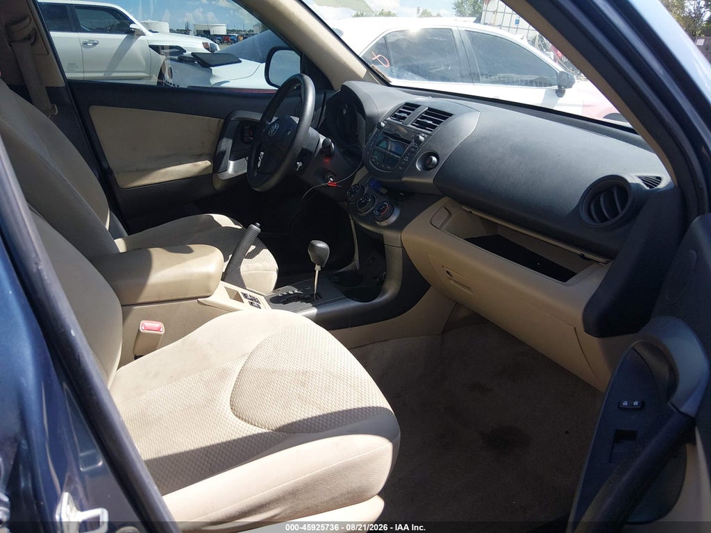 2011 Toyota RAV4 photo 5