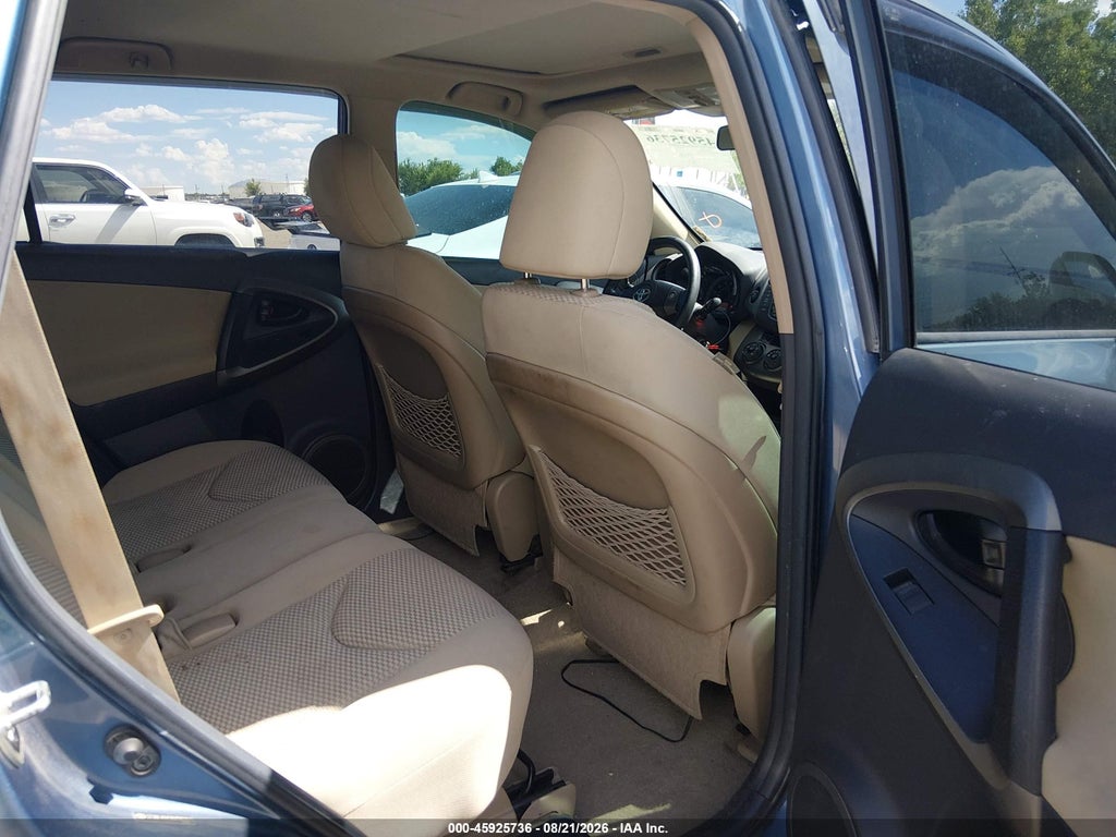 2011 Toyota RAV4 photo 8