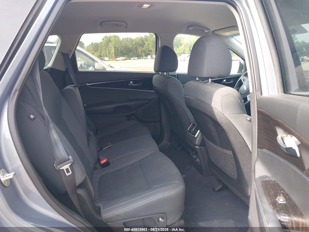 2020 Kia Sorento 2.4L LX photo 8