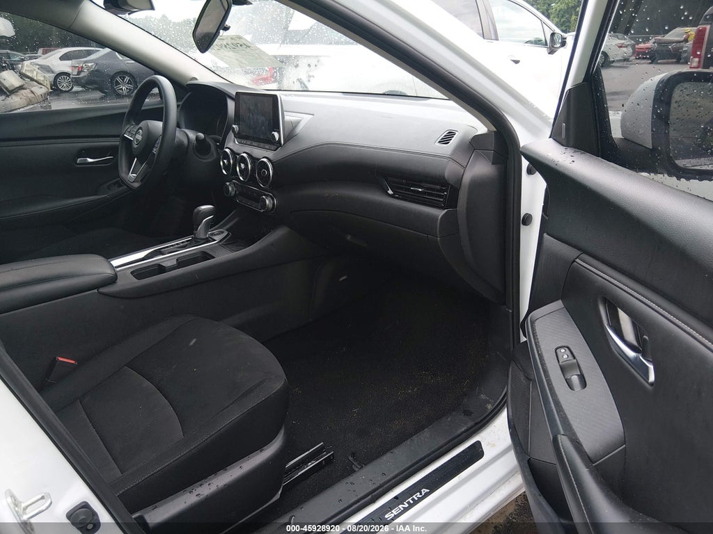 2025 Nissan Sentra SV photo 5