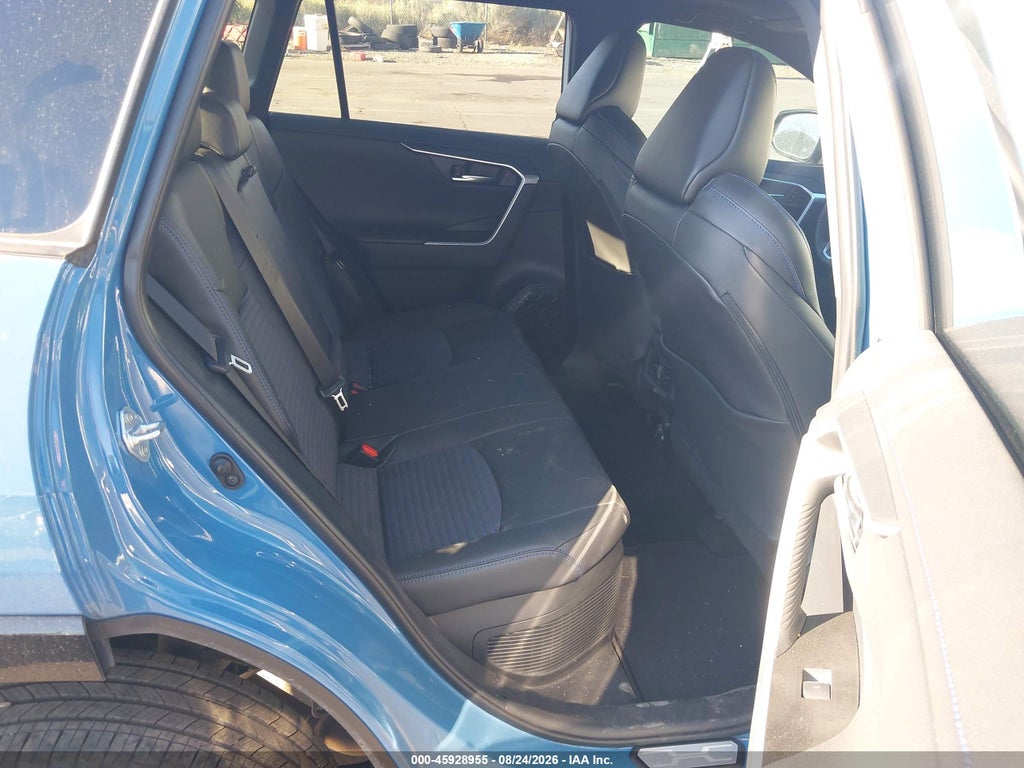 2025 Toyota RAV4 XSE photo 8
