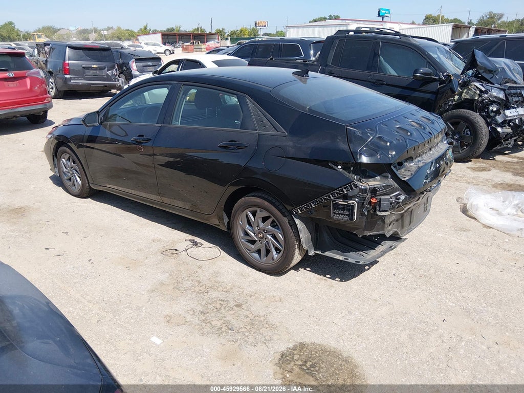 2024 Hyundai Elantra SEL photo 3