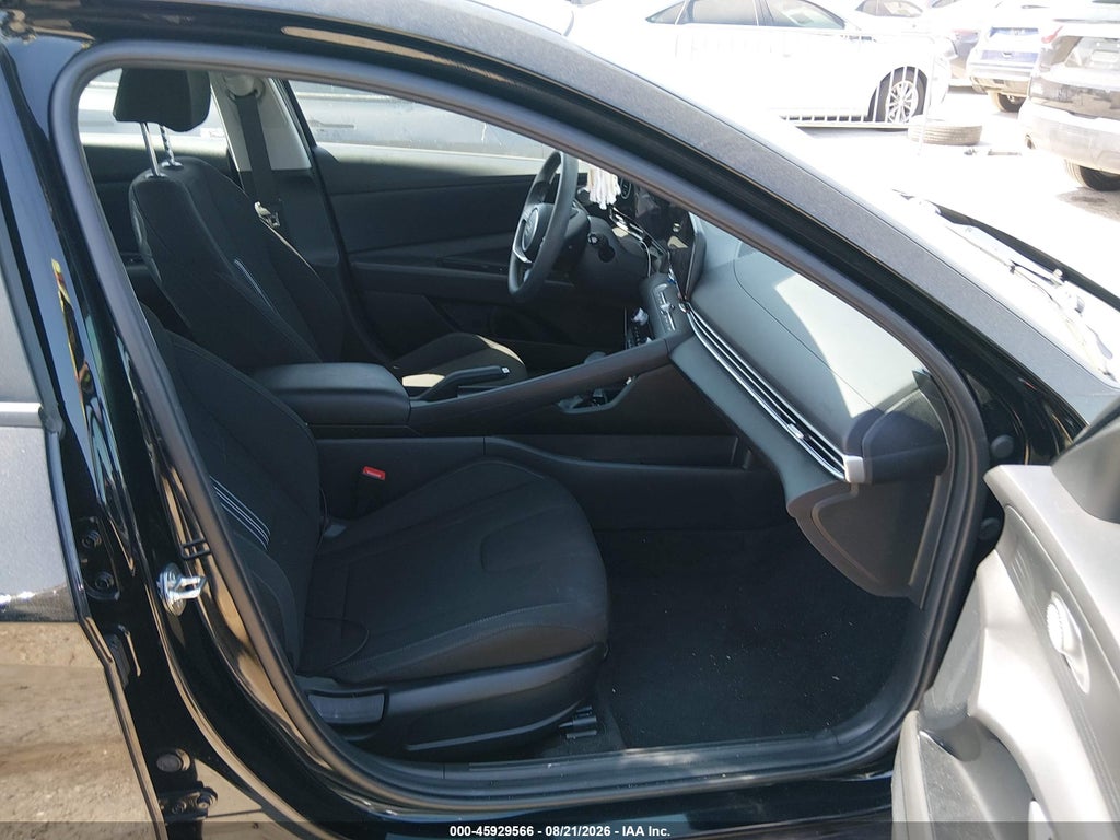 2024 Hyundai Elantra SEL photo 5