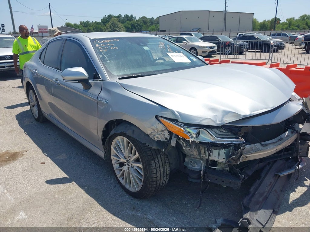 TOYOTA CAMRY 2020