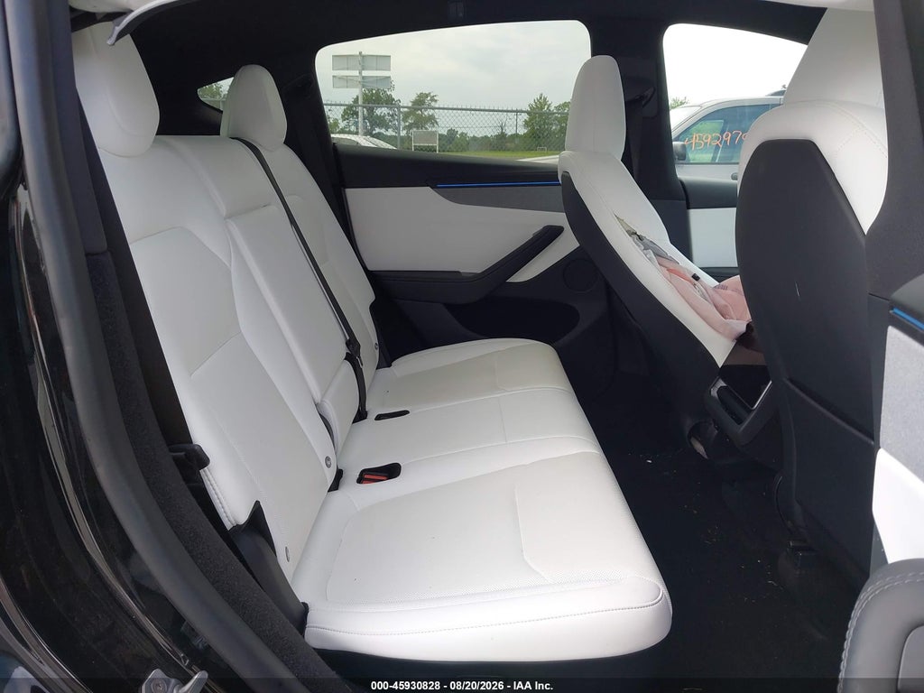 2026 Tesla Model Y Premium/Rear-Wheel Drive photo 8