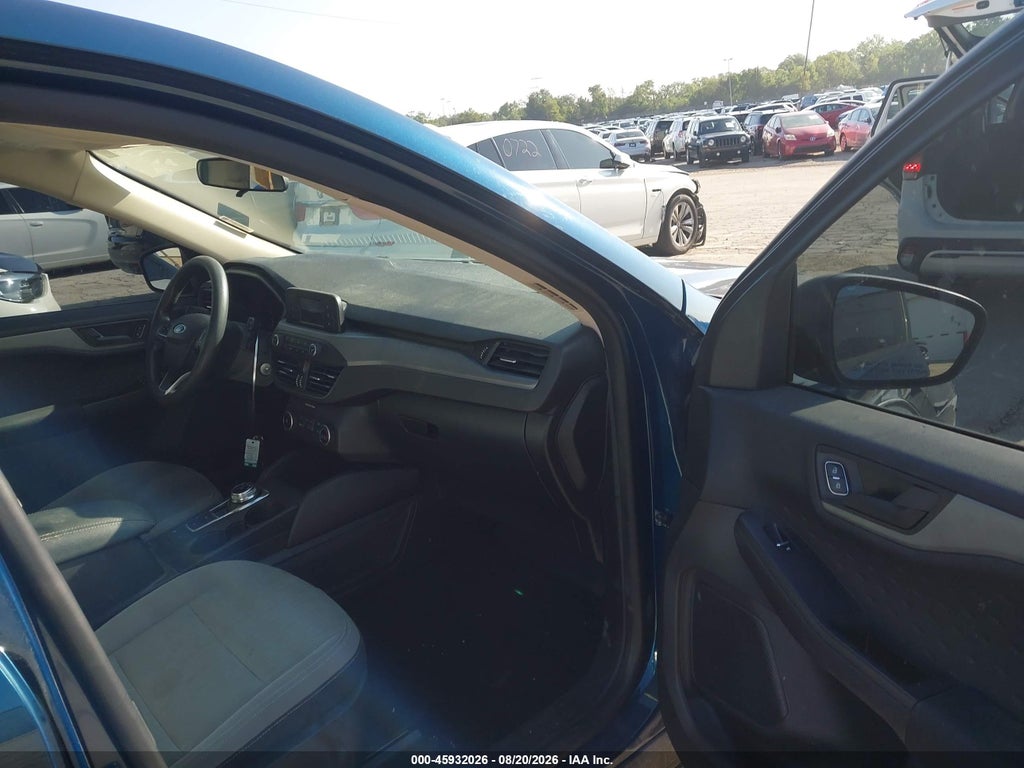 2020 Ford Escape S photo 5