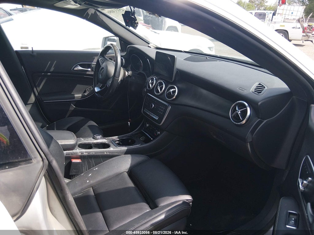2018 Mercedes-Benz CLA 250 4MATIC photo 5
