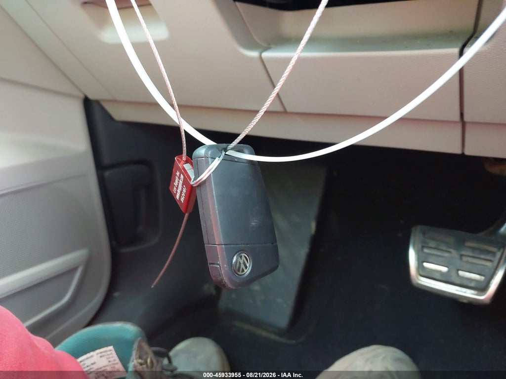 2019 Volkswagen Atlas 3.6L V6 SEL R-Line photo 11