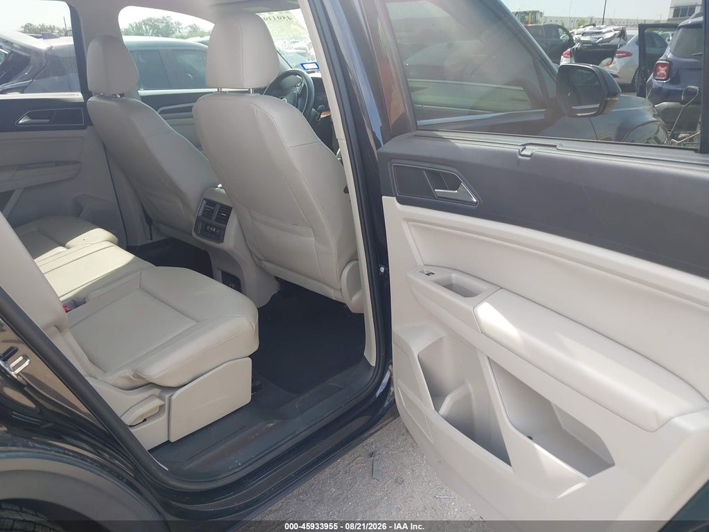 2019 Volkswagen Atlas 3.6L V6 SEL R-Line photo 8