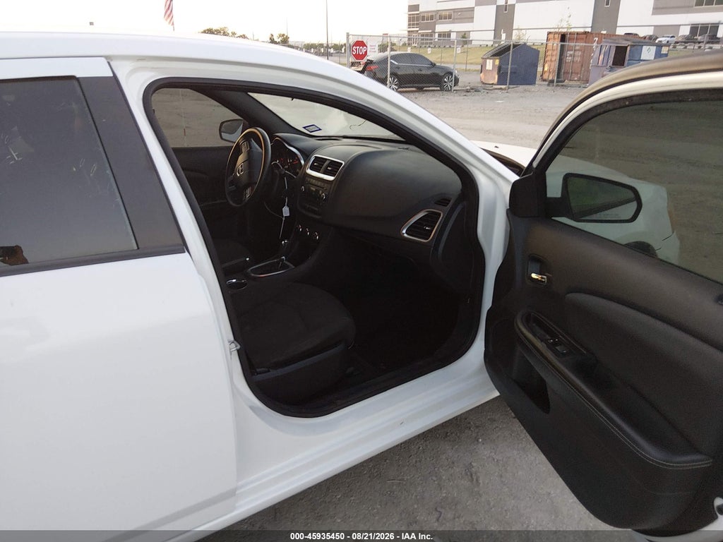 2012 Dodge Avenger SE photo 5
