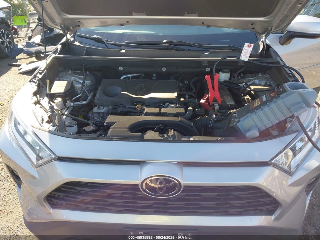 2021 Toyota RAV4 XLE photo 10
