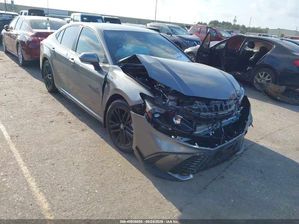 TOYOTA CAMRY 2026