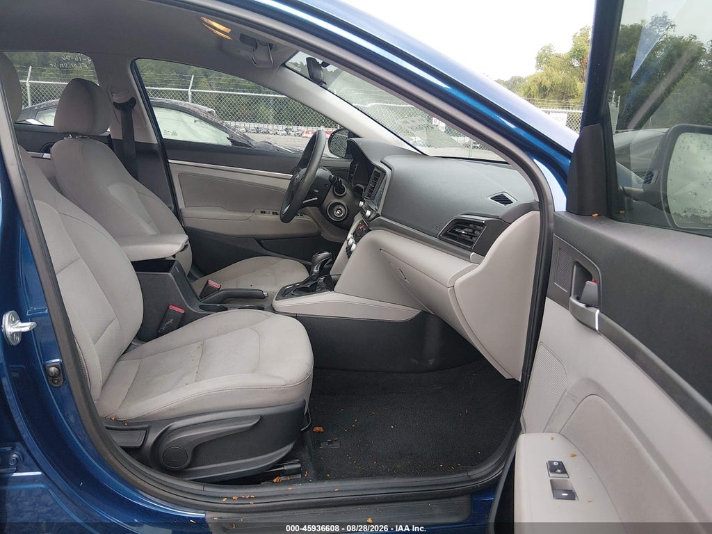 2020 Hyundai Elantra SEL photo 5