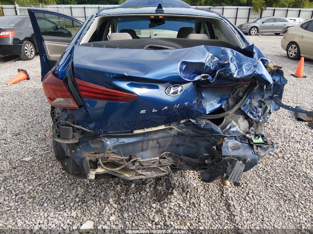 2020 Hyundai Elantra SEL photo 6