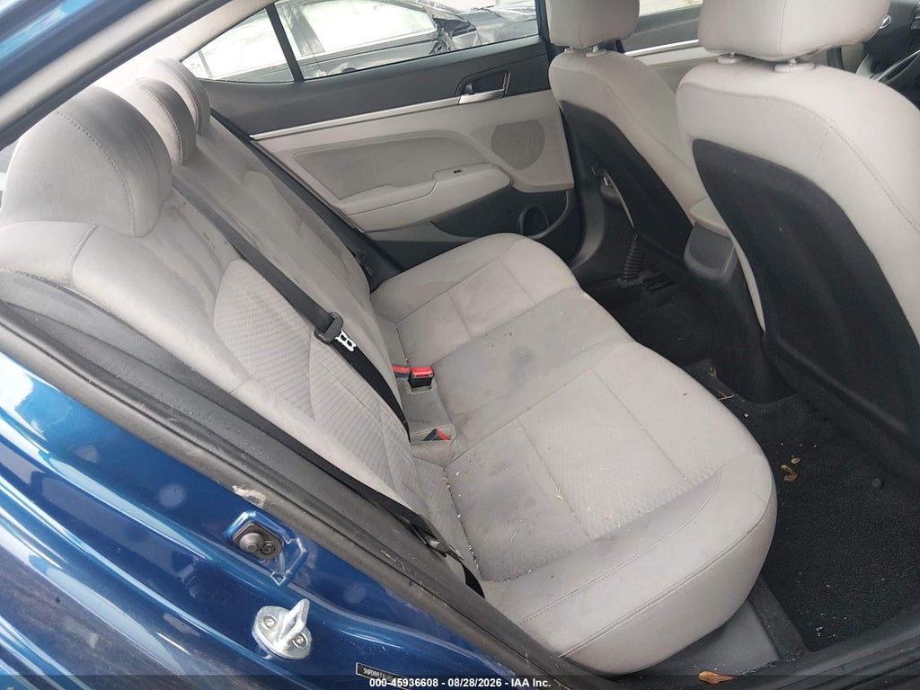 2020 Hyundai Elantra SEL photo 8