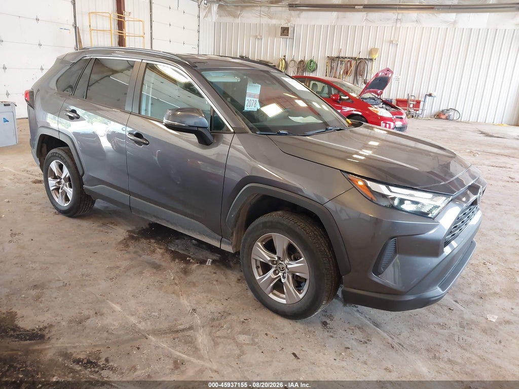 2022 Toyota RAV4 XLE photo 1