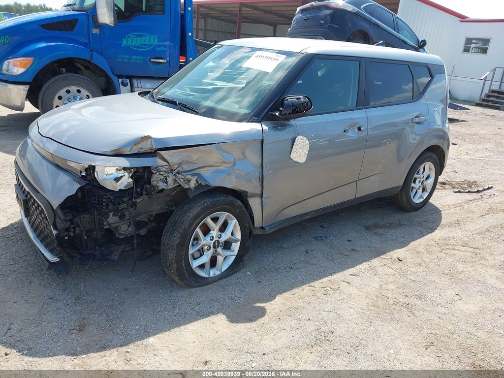 2025 Kia Soul LX photo 2