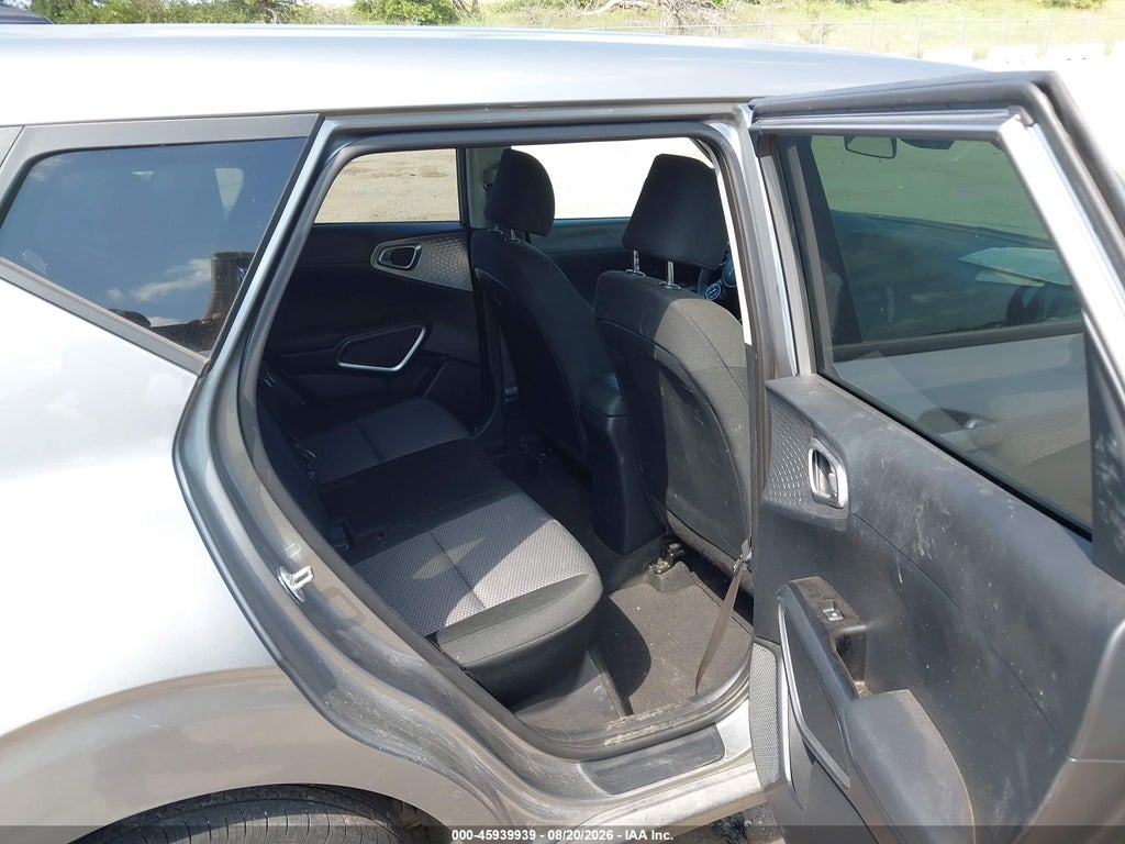2025 Kia Soul LX photo 8