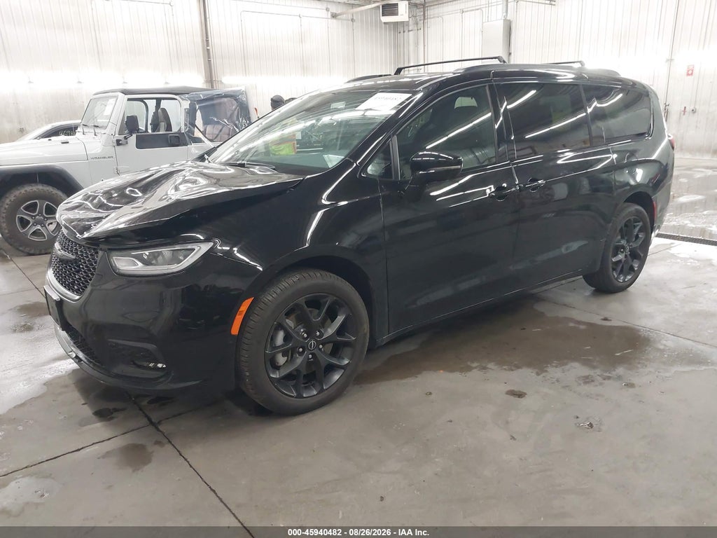 2025 Chrysler Pacifica Limited AWD photo 2