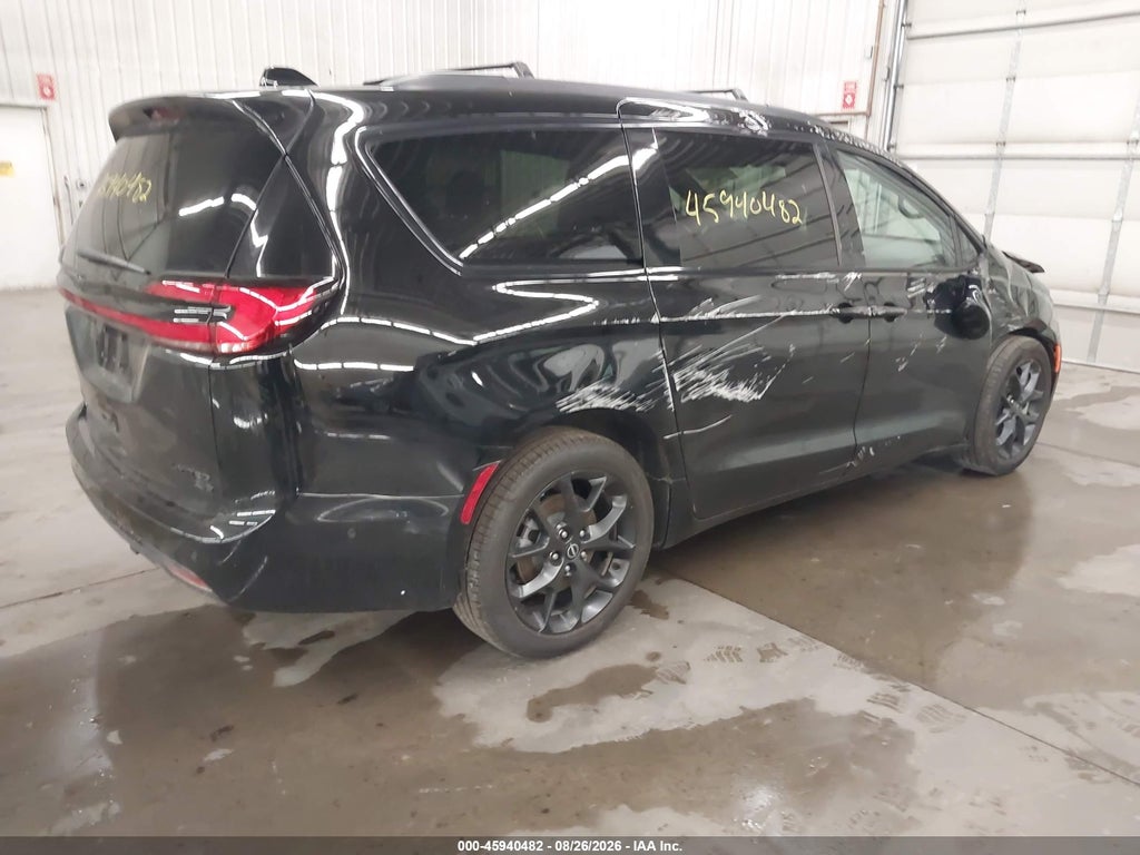 2025 Chrysler Pacifica Limited AWD photo 4