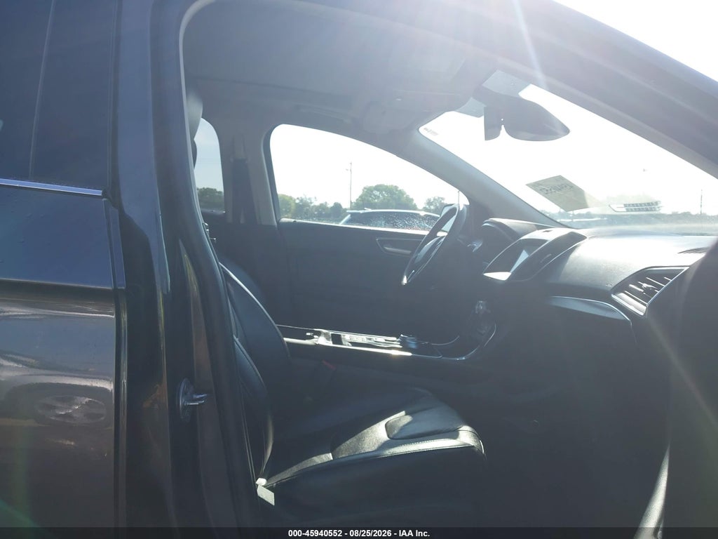 2020 Ford Edge Titanium photo 5