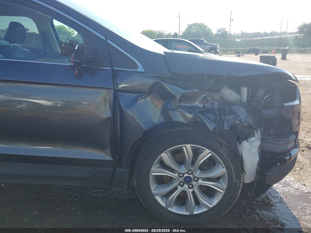 2020 Ford Edge Titanium photo 6