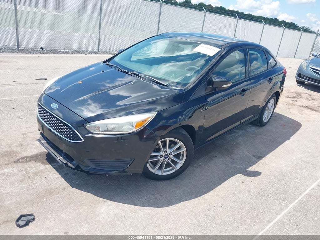 2015 Ford Focus SE photo 2