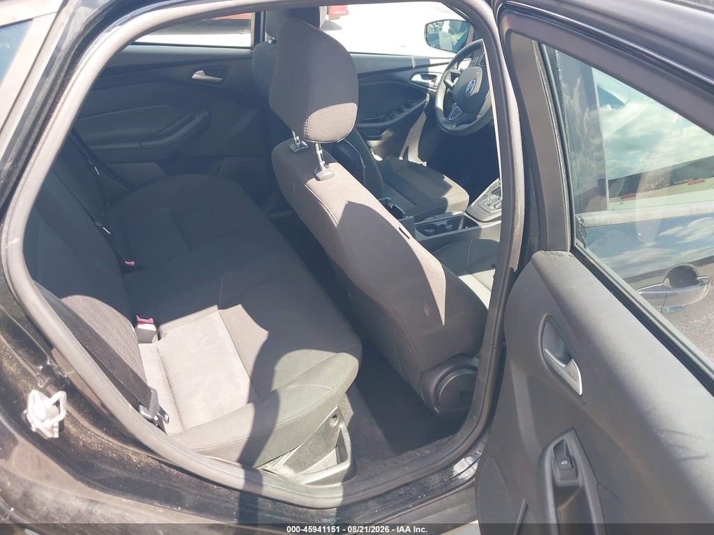 2015 Ford Focus SE photo 8