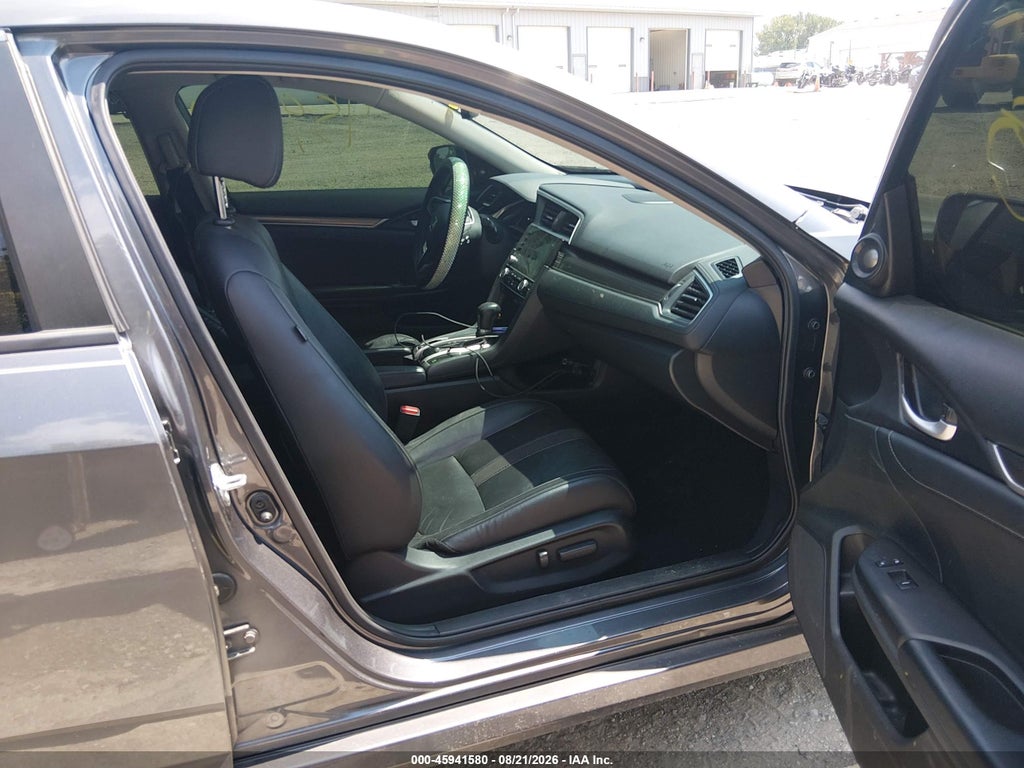 2019 Honda Civic Touring photo 5