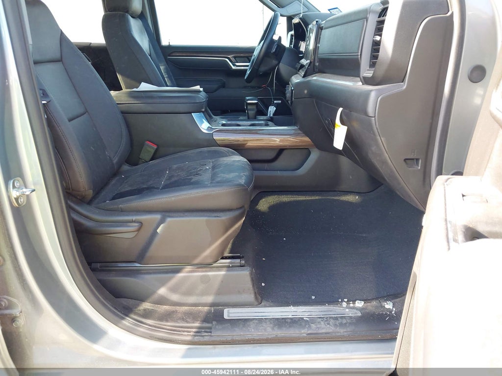 2025 Chevrolet Silverado 1500 4WD Short BED RST photo 5
