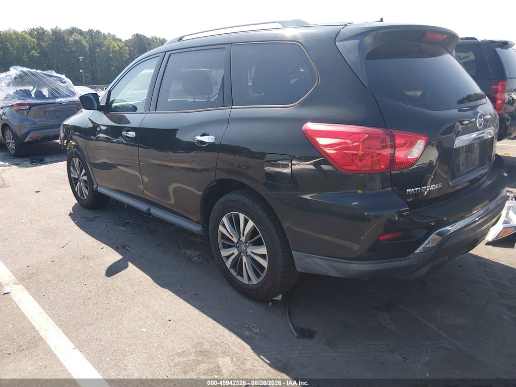 2018 Nissan Pathfinder SV photo 3