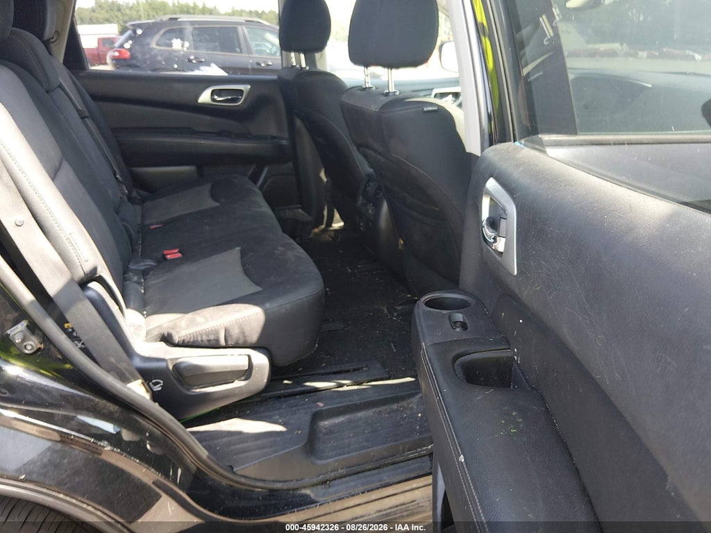 2018 Nissan Pathfinder SV photo 8