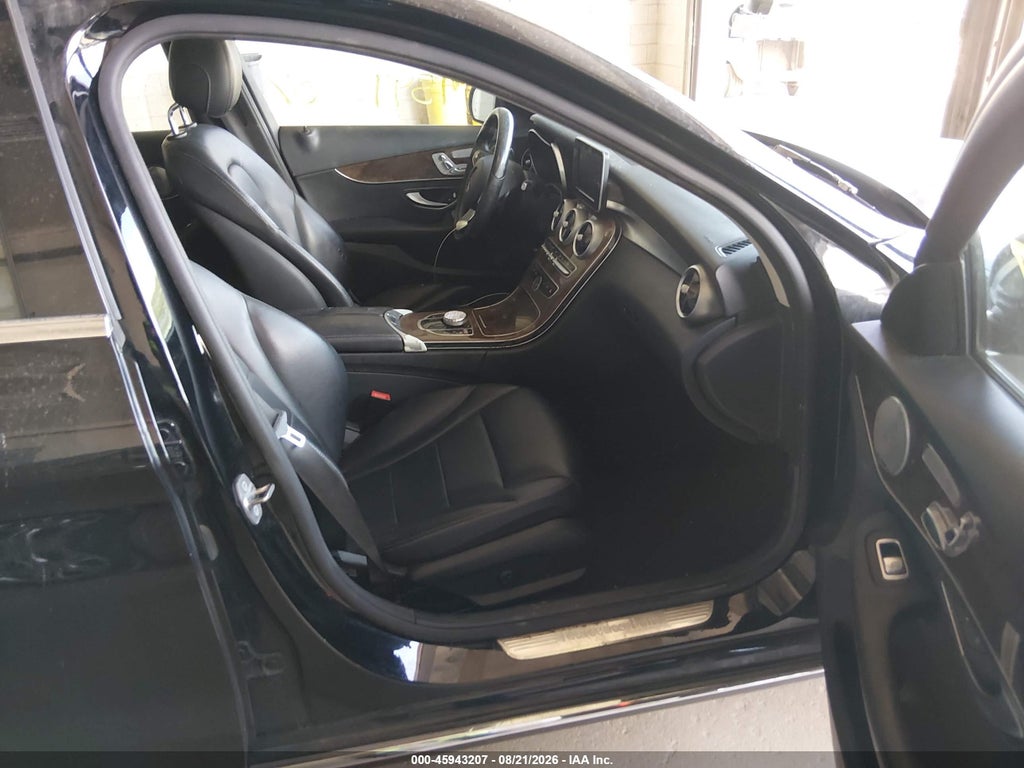 2017 Mercedes-Benz C 300 4MATIC photo 5
