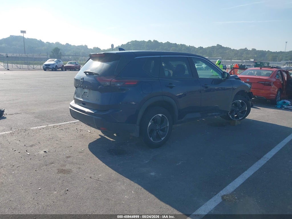 2026 Nissan Rogue SV photo 4